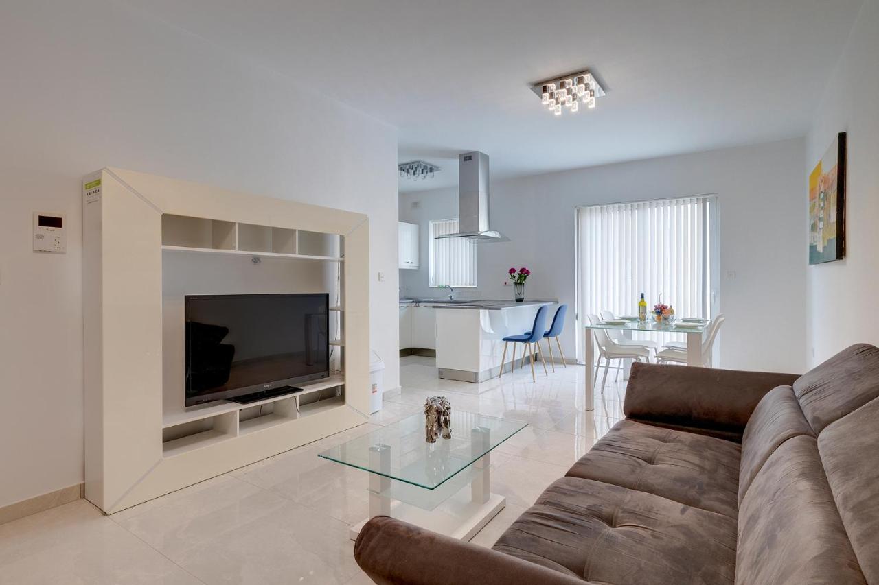 Spacious Apartment Steps To The Promenade Sliema Buitenkant foto