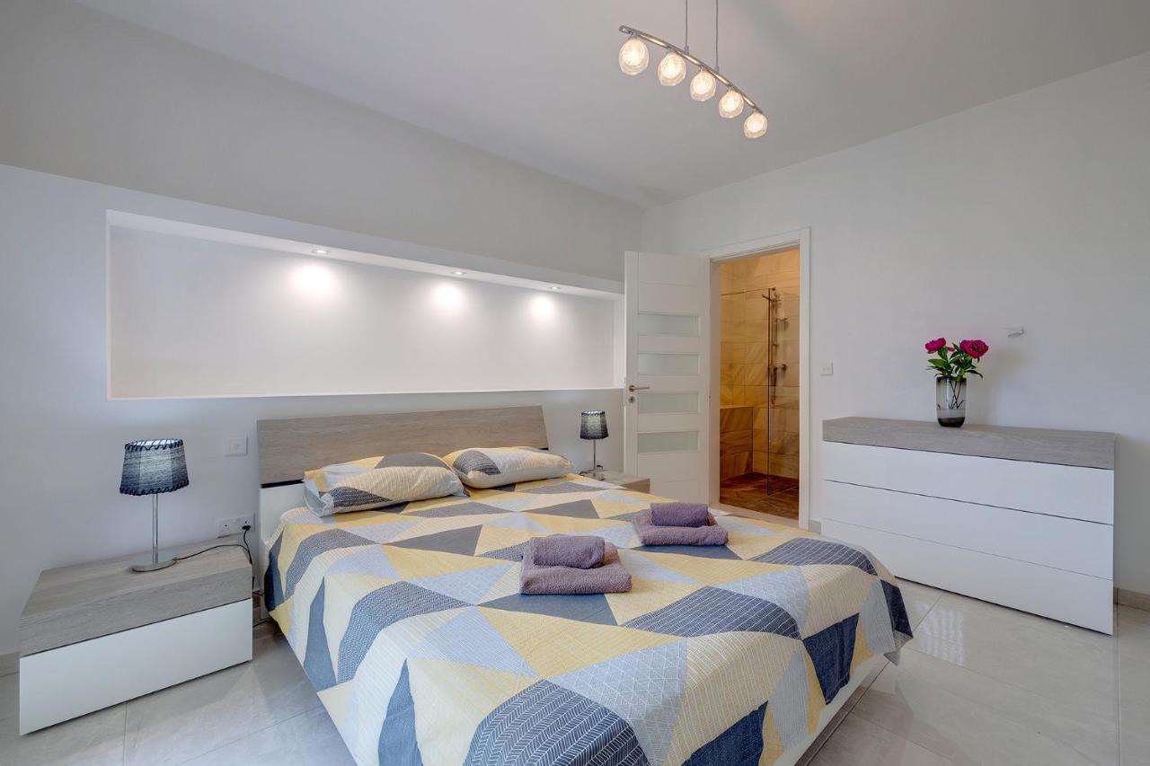Spacious Apartment Steps To The Promenade Sliema Buitenkant foto