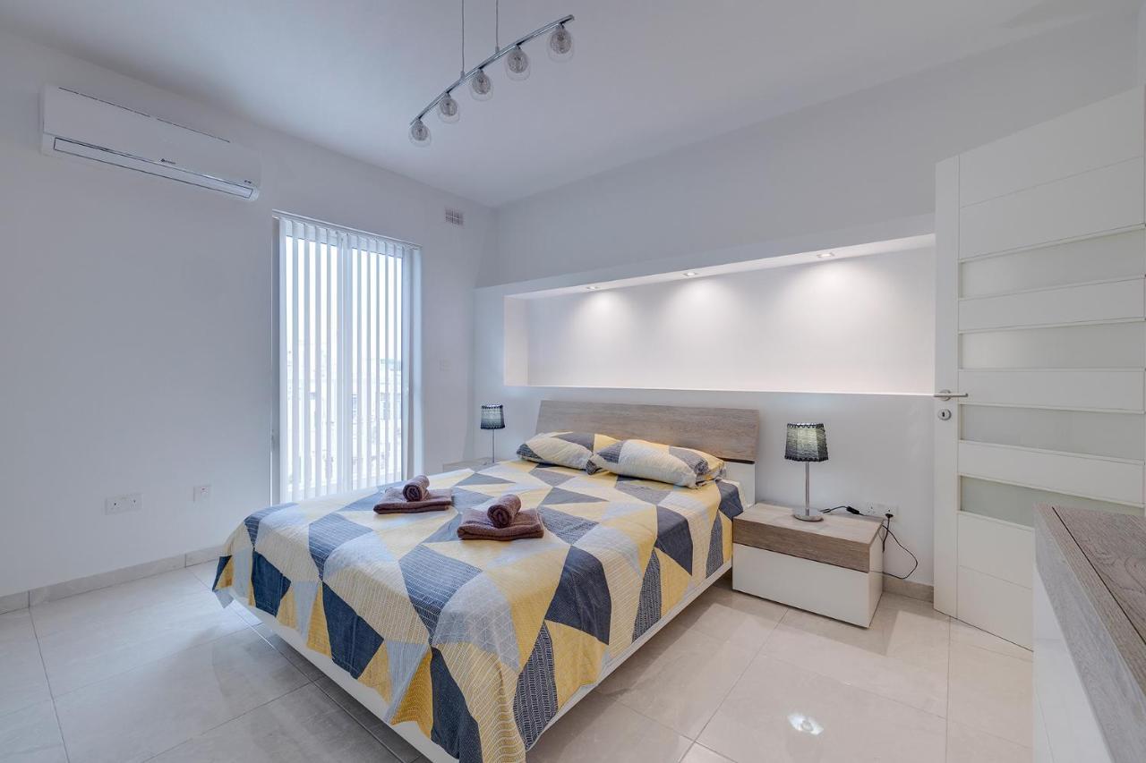 Spacious Apartment Steps To The Promenade Sliema Buitenkant foto