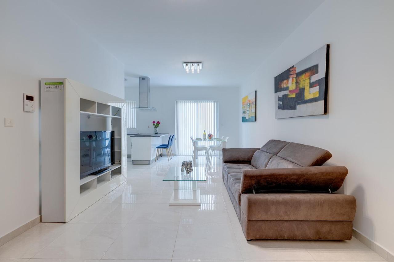 Spacious Apartment Steps To The Promenade Sliema Buitenkant foto
